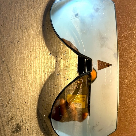 Fendi sunglasses - Picture 2 of 3